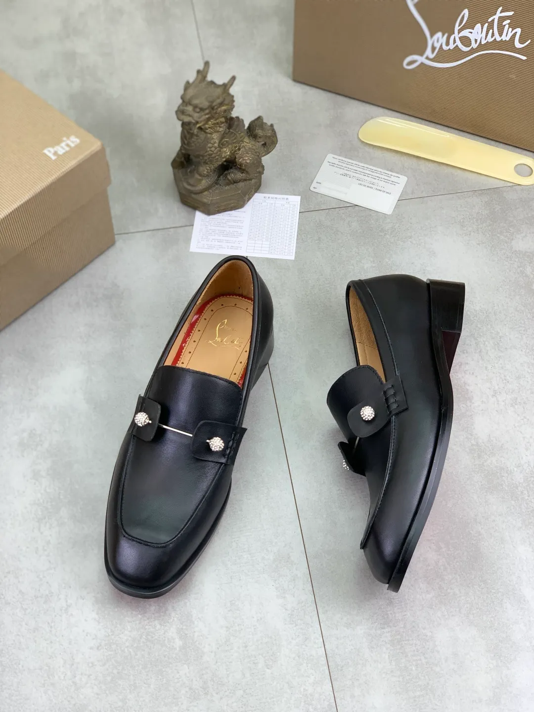 Men's shoes 💰P760 new style 💰high version 🇮🇹 CL red bottom series top purchasing original order series🔍🔍/🇮🇹Italian imported cowhide, imported genuine leather lining💪💪, completely 1⃣️ vs 1⃣️🇮🇹💪💪, ⚠Sole: The original sole provided by the original factory, the exclusive movable molded sole is super comfortable, ⚠Original factory follow-up goods, 🔍🔍high quality, you can come in and out at will, welcome to compare ⚠Size: 38-44 (45 46 can be customized)